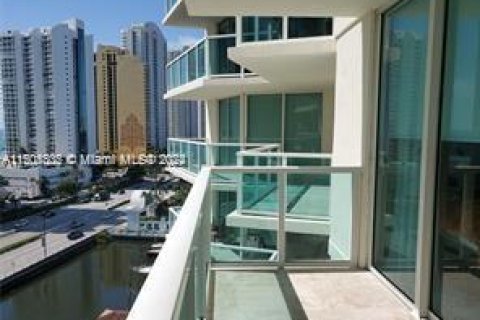 Condominio en venta en Sunny Isles Beach, Florida, 3 dormitorios, 134.43 m2 № 929347 - foto 13