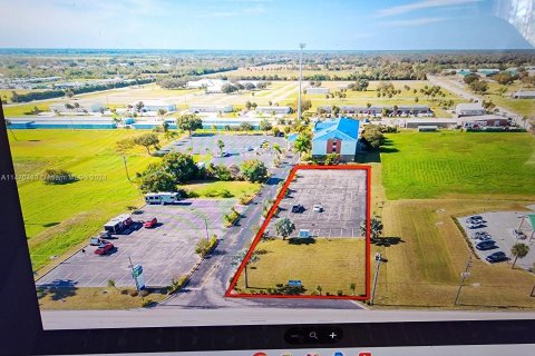 Immobilier commercial à vendre à Okeechobee, Floride № 929304 - photo 11