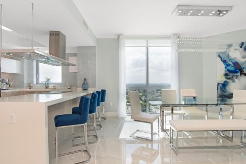 Apartment in THE RESERVE AT MARINA PALMS in North Miami Beach, Florida 2 bedrooms, 182 sq.m. № 463 - photo 3