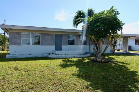 House in Fort Lauderdale, Florida 3 bedrooms, 128.48 sq.m. № 1008985 - photo 1