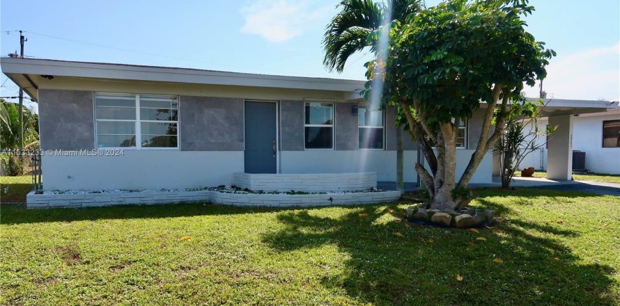 House in Fort Lauderdale, Florida 3 bedrooms, 128.48 sq.m. № 1008985