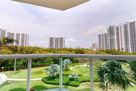 Condo in Aventura, Florida, 2 bedrooms  № 1365501 - photo 8