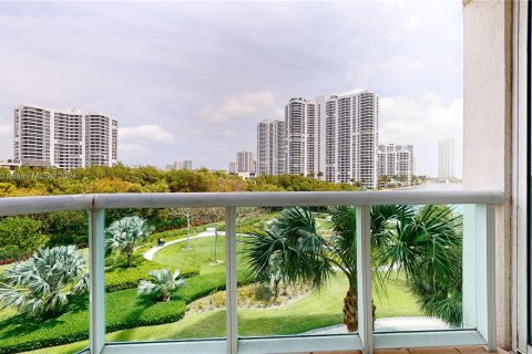 Condominio en venta en Aventura, Florida, 2 dormitorios, 149.57 m2 № 1365501 - foto 9