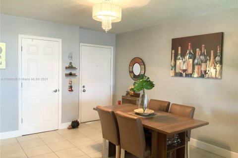 Condo in Miami, Florida, 1 bedroom  № 1365590 - photo 3