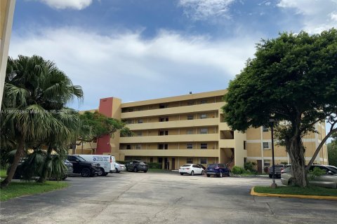 Condominio en venta en Miami, Florida, 1 dormitorio, 77.85 m2 № 1365590 - foto 15