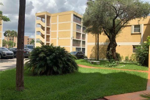 Condo in Miami, Florida, 1 bedroom  № 1365590 - photo 14