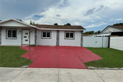 House in Miami, Florida 5 bedrooms, 147.53 sq.m. № 1365591 - photo 4