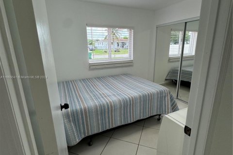 Casa en venta en Miami, Florida, 5 dormitorios, 147.53 m2 № 1365591 - foto 25