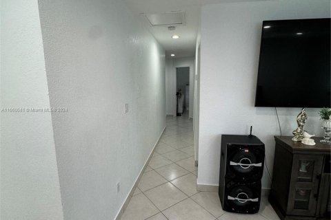 Villa ou maison à vendre à Miami, Floride: 5 chambres, 147.53 m2 № 1365591 - photo 17