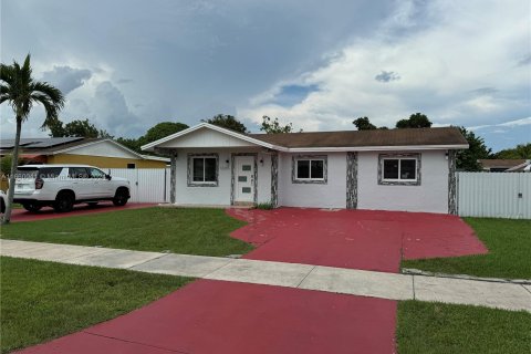 Casa en venta en Miami, Florida, 5 dormitorios, 147.53 m2 № 1365591 - foto 2