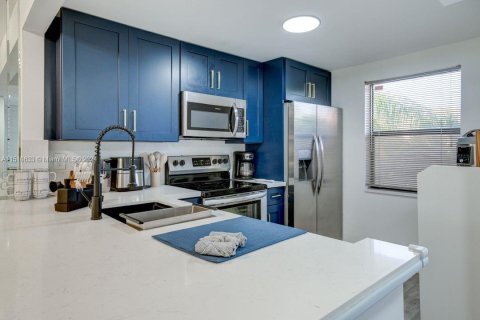 Condominio en venta en Sunrise, Florida, 2 dormitorios, 75.72 m2 № 944396 - foto 1