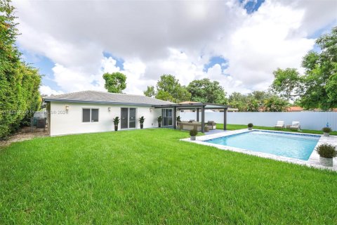 House in Biscayne Park, Florida 6 bedrooms, 236.06 sq.m. № 1329449 - photo 6