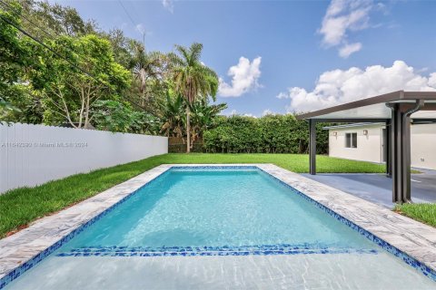 House in Biscayne Park, Florida 6 bedrooms, 236.06 sq.m. № 1329449 - photo 28