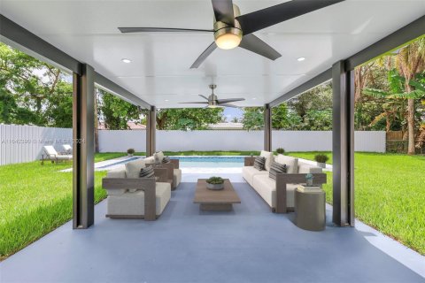 House in Biscayne Park, Florida 6 bedrooms, 236.06 sq.m. № 1329449 - photo 4