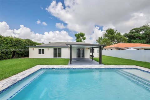 House in Biscayne Park, Florida 6 bedrooms, 236.06 sq.m. № 1329449 - photo 27