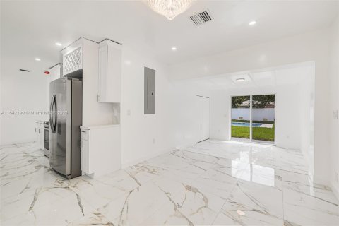 Villa ou maison à vendre à Biscayne Park, Floride: 6 chambres, 236.06 m2 № 1329449 - photo 25