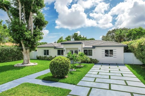 Villa ou maison à vendre à Biscayne Park, Floride: 6 chambres, 236.06 m2 № 1329449 - photo 2