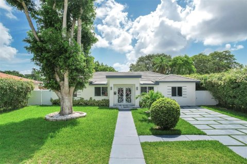 Villa ou maison à vendre à Biscayne Park, Floride: 6 chambres, 236.06 m2 № 1329449 - photo 1