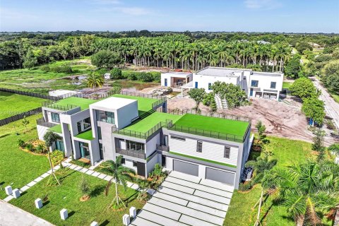 Villa ou maison à louer à Davie, Floride: 8 chambres, 839.09 m2 № 1364939 - photo 3