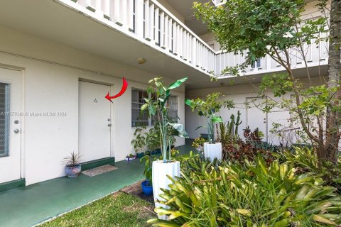 Condo in Hallandale Beach, Florida, 2 bedrooms  № 1402984 - photo 7