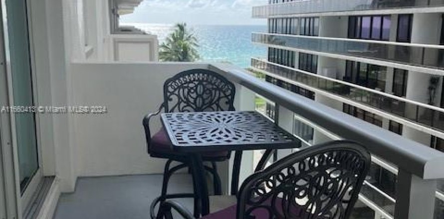 Condominio en Surfside, Florida, 2 dormitorios  № 1365858