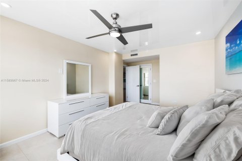 Condo in Hollywood, Florida, 2 bedrooms  № 1179879 - photo 12