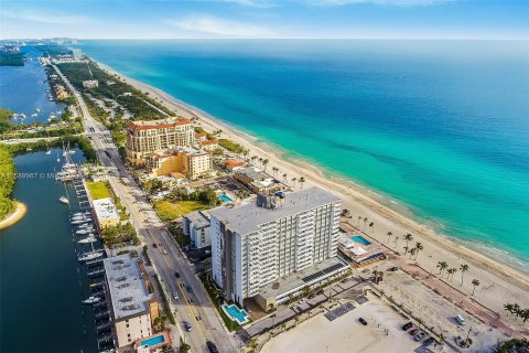 Condominio en venta en Hollywood, Florida, 2 dormitorios, 118.54 m2 № 1179879 - foto 25