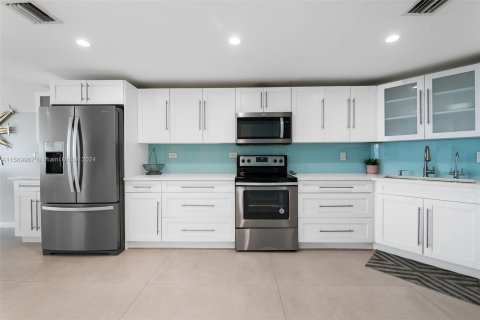 Condo in Hollywood, Florida, 2 bedrooms  № 1179879 - photo 7