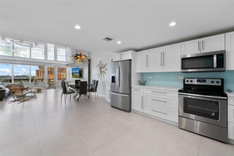 Copropriété à vendre à Hollywood, Floride: 2 chambres, 118.54 m2 № 1179879 - photo 6