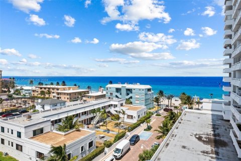 Condo in Hollywood, Florida, 2 bedrooms  № 1179879 - photo 24