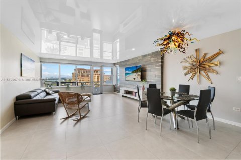 Copropriété à vendre à Hollywood, Floride: 2 chambres, 118.54 m2 № 1179879 - photo 1