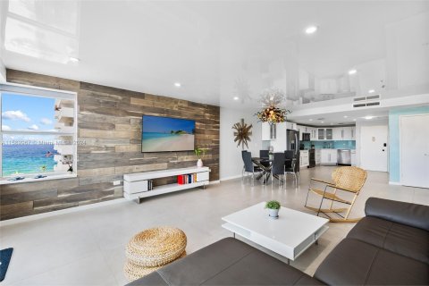 Copropriété à vendre à Hollywood, Floride: 2 chambres, 118.54 m2 № 1179879 - photo 2