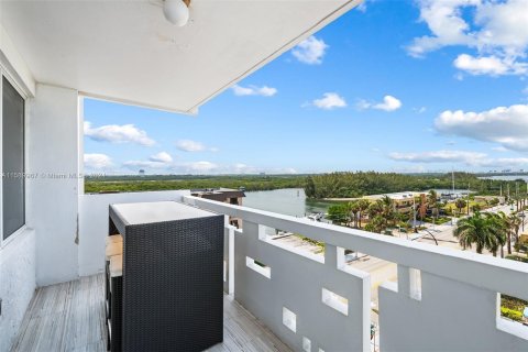 Condo in Hollywood, Florida, 2 bedrooms  № 1179879 - photo 19