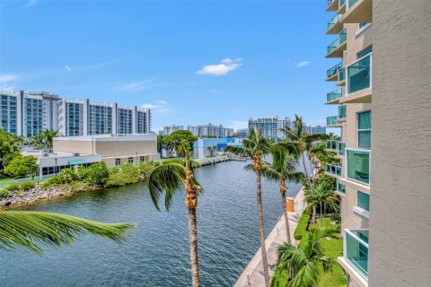 Condo in Aventura, Florida, 2 bedrooms  № 1104774 - photo 14