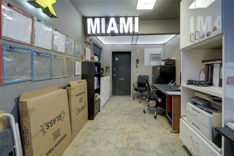 Commercial property in Opa-locka, Florida № 1116168 - photo 21