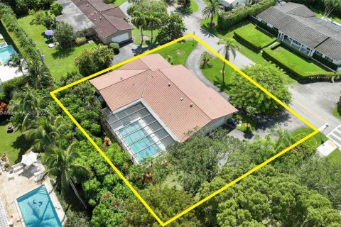 House in Miami, Florida 5 bedrooms, 239.5 sq.m. № 1362437 - photo 24