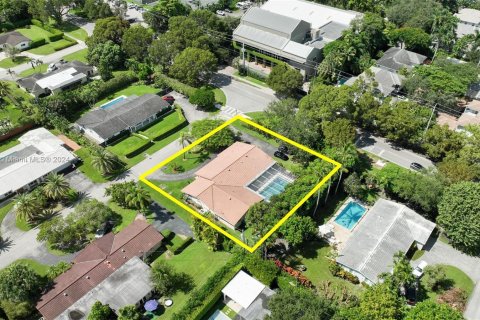 House in Miami, Florida 5 bedrooms, 239.5 sq.m. № 1362437 - photo 25