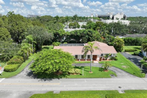 House in Miami, Florida 5 bedrooms, 239.5 sq.m. № 1362437 - photo 23