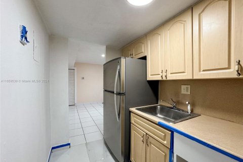 Condominio en alquiler en Miami, Florida, 2 dormitorios, 72.65 m2 № 1364238 - foto 9