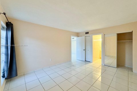 Condo in Miami, Florida, 2 bedrooms  № 1364238 - photo 6