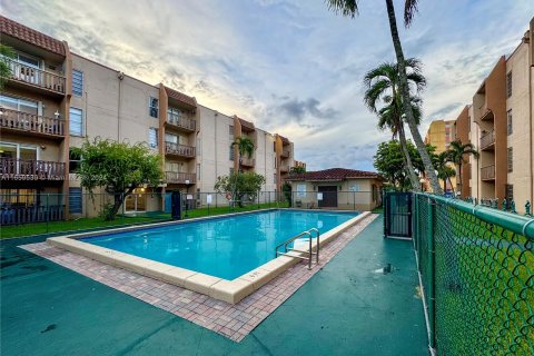 Condo in Miami, Florida, 2 bedrooms  № 1364238 - photo 17