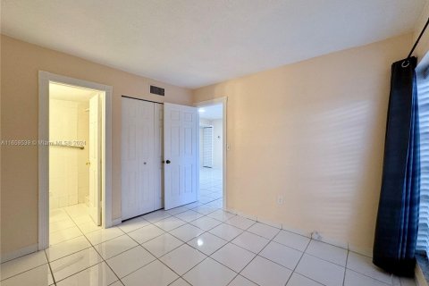 Condominio en alquiler en Miami, Florida, 2 dormitorios, 72.65 m2 № 1364238 - foto 12