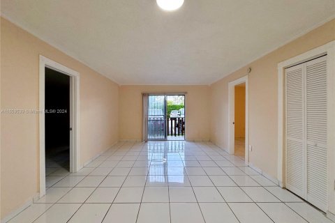 Condominio en alquiler en Miami, Florida, 2 dormitorios, 72.65 m2 № 1364238 - foto 4