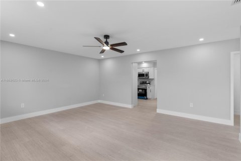 Immobilier commercial à vendre à Miami, Floride: 170.57 m2 № 1364274 - photo 14