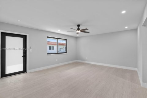 Immobilier commercial à vendre à Miami, Floride: 170.57 m2 № 1364274 - photo 6