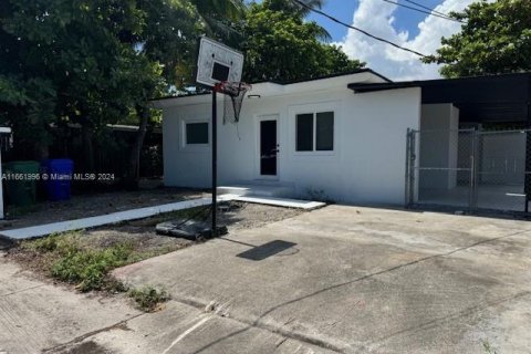 House in Miami, Florida 2 bedrooms, 66.43 sq.m. № 1369227 - photo 2