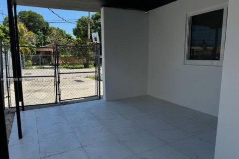 Casa en alquiler en Miami, Florida, 2 dormitorios, 66.43 m2 № 1369227 - foto 12