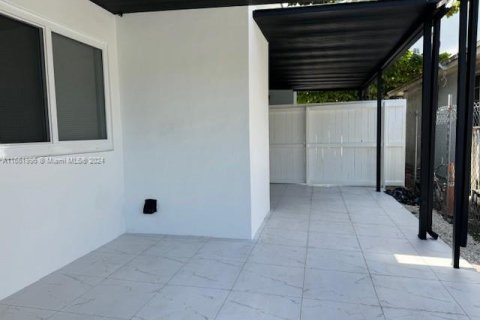 Villa ou maison à louer à Miami, Floride: 2 chambres, 66.43 m2 № 1369227 - photo 10