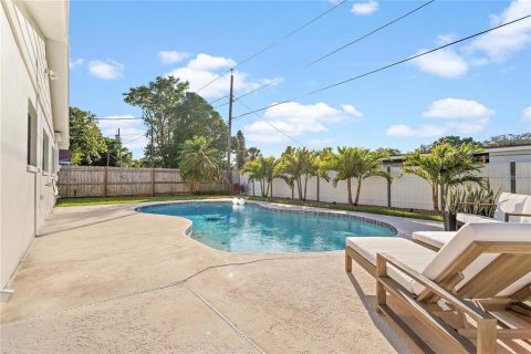 Casa en venta en Saint Petersburg, Florida, 4 dormitorios, 160.54 m2 № 1399201 - foto 3