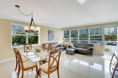 Condo in Fort Lauderdale, Florida, 2 bedrooms  № 945458 - photo 21